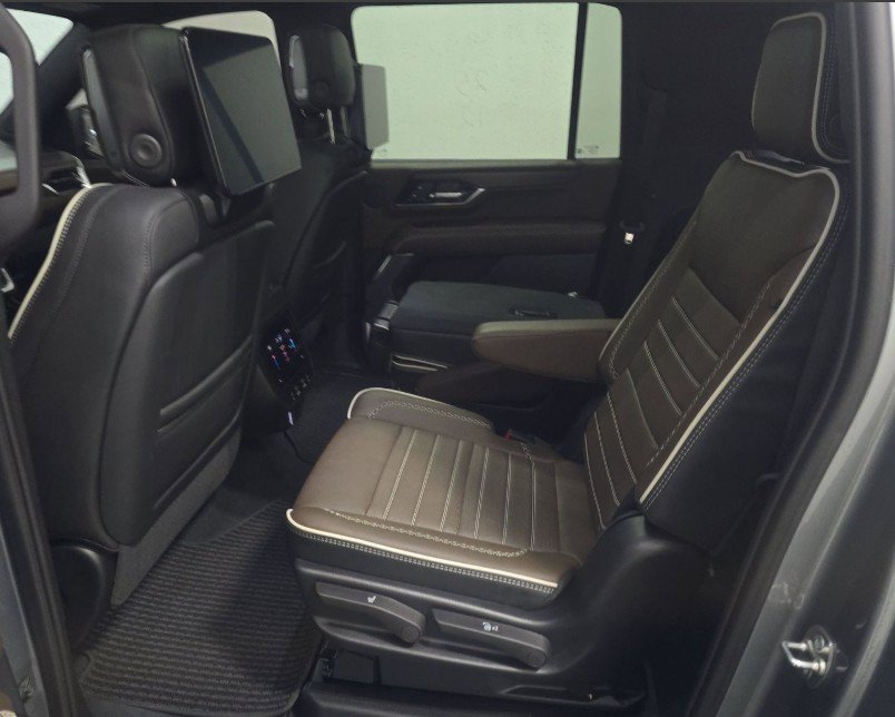 Used 2025 GMC Yukon XL Denali Ultimate image 8