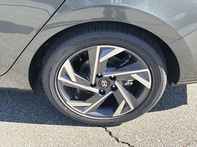 New 2026 Hyundai Elantra Limited image 19