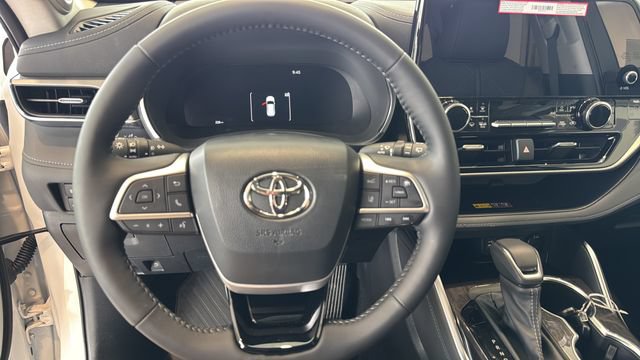 Used 2026 Toyota Highlander Platinum AWD/4WD image 12