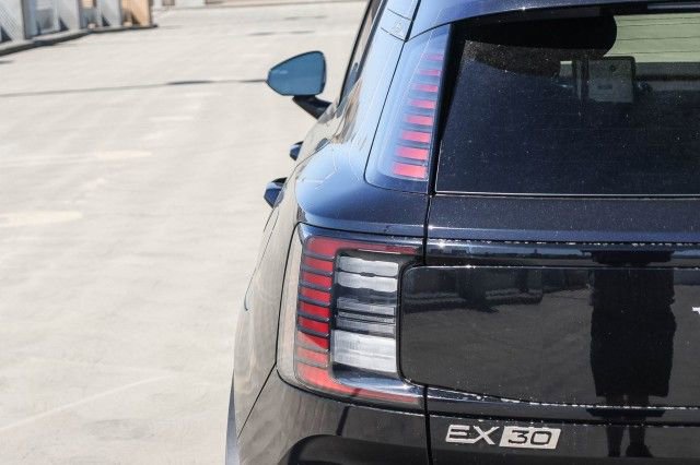 New 2025 Volvo EX30 Plus w/ Protection Package Premier image 7