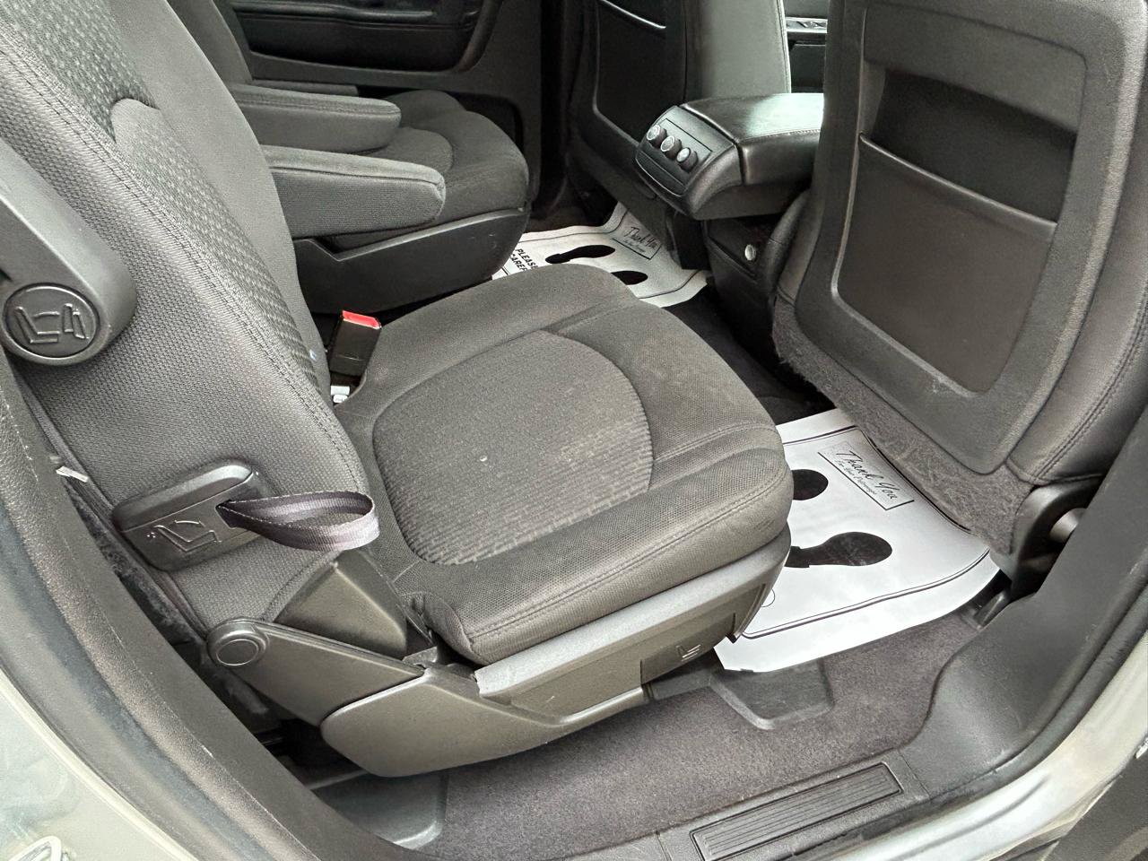 Used 2011 Chevrolet Traverse LT w/ Personal Connectivity Package FWD image 11
