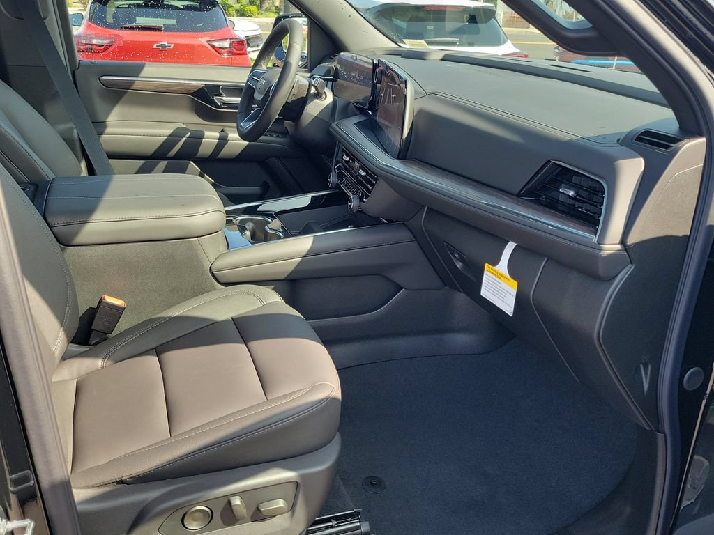 New 2026 Chevrolet Suburban LT w/ Comfort Package AWD/4WD image 18