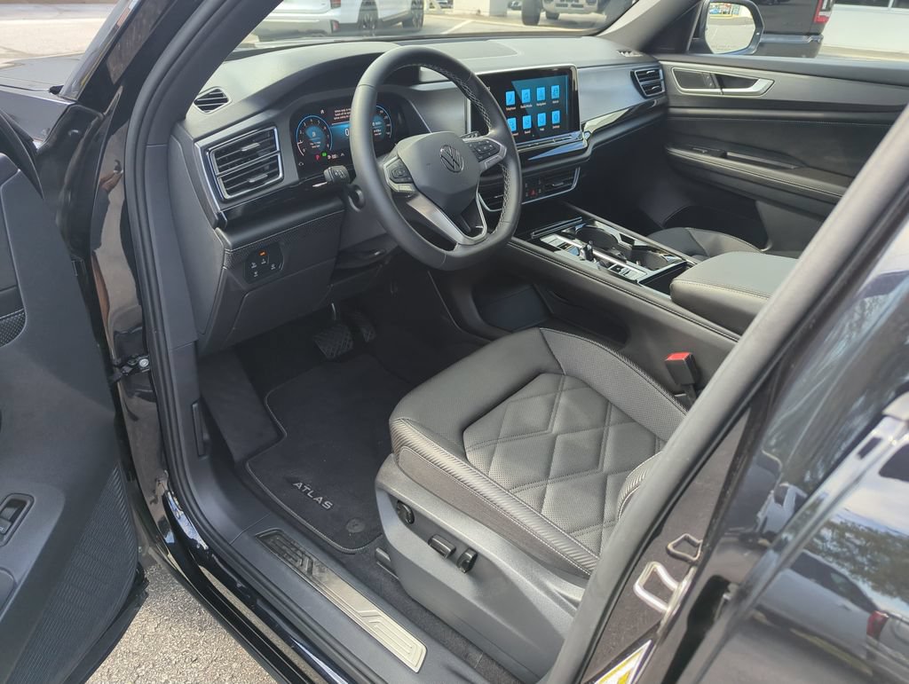 Used 2024 Volkswagen Atlas Cross Sport SE w/ Panoramic Sunroof Package FWD image 10