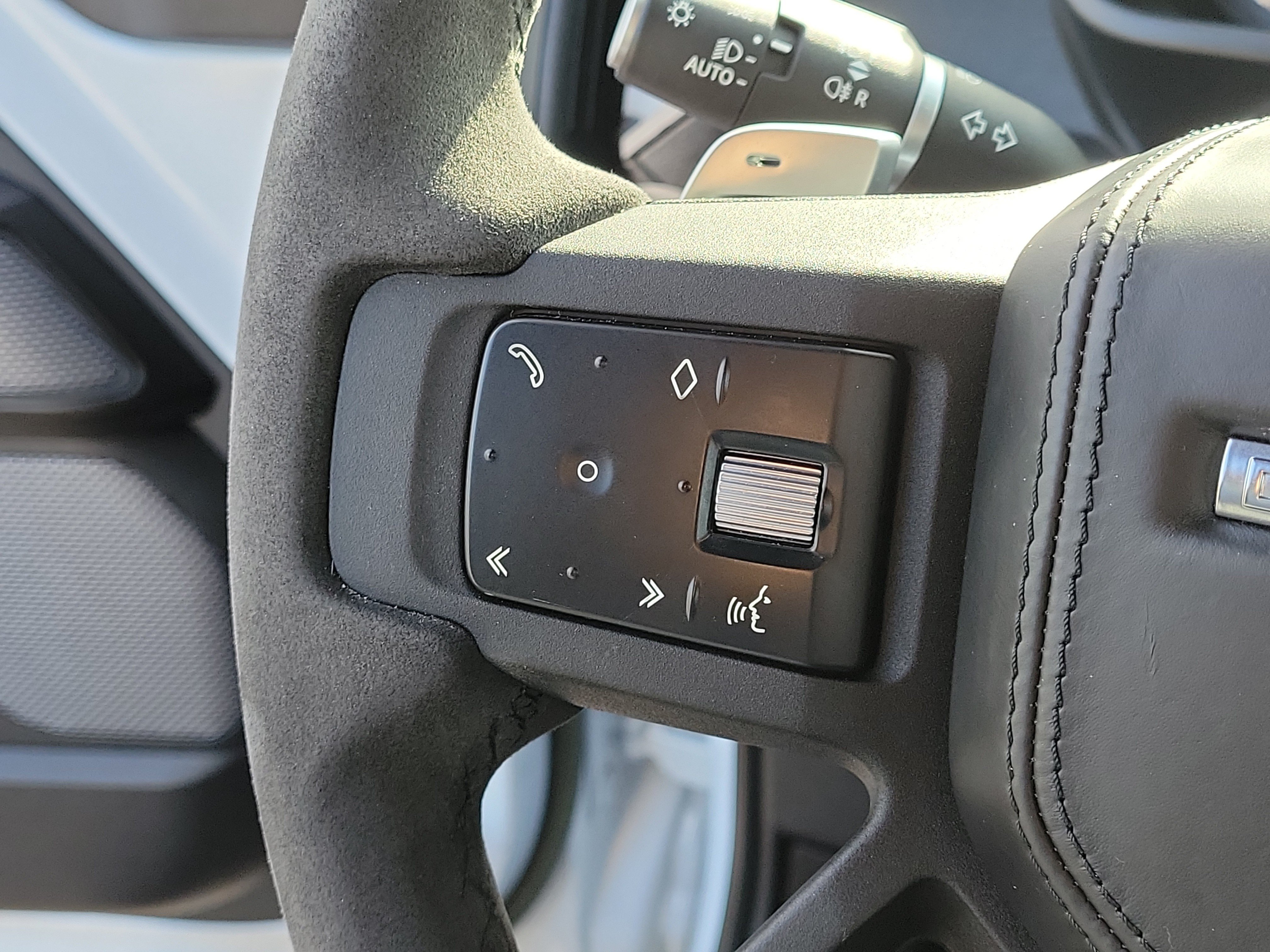 Used 2023 Land Rover Defender 110 V8 AWD/4WD image 30