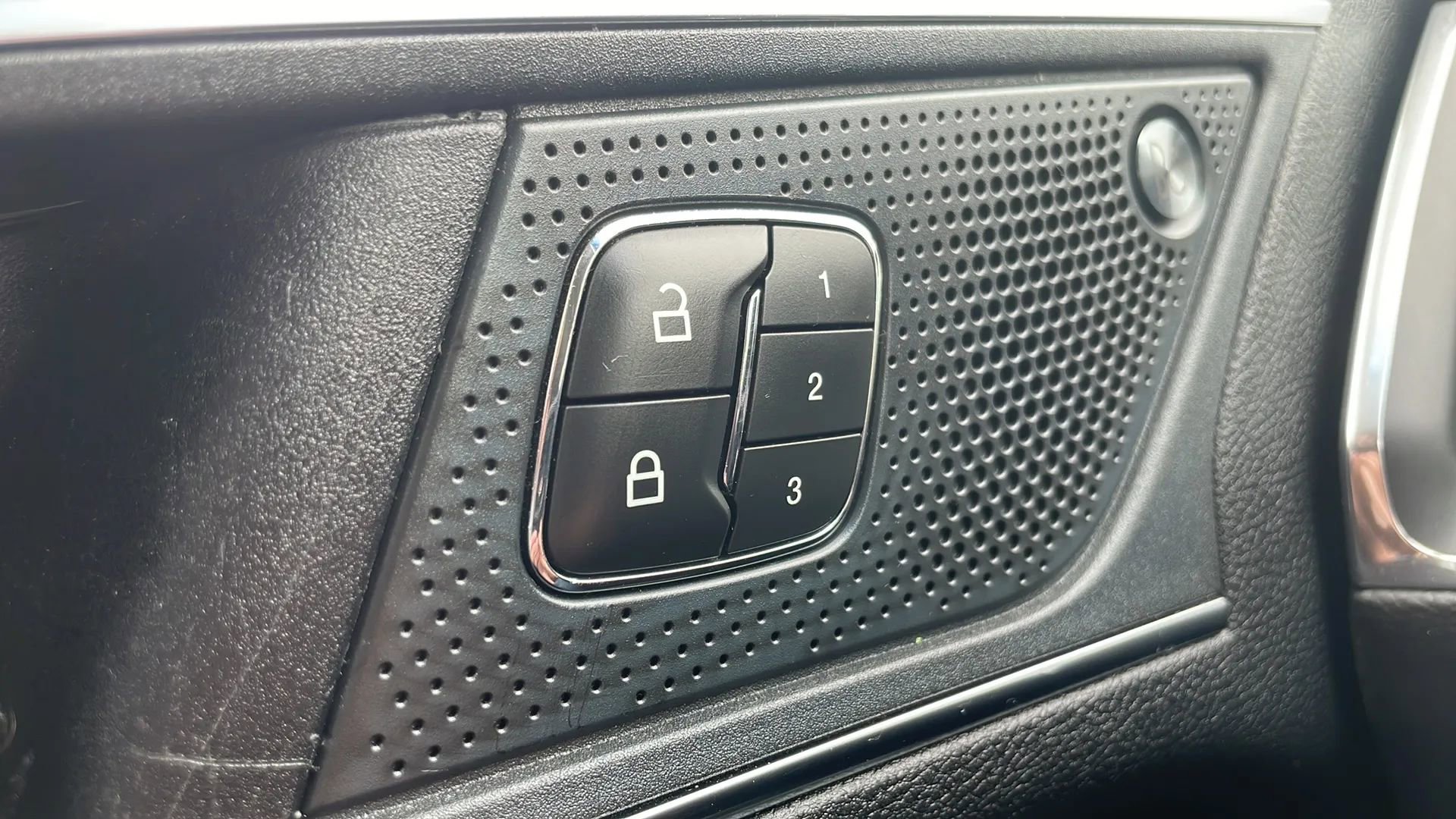 Used 2020 Ford Edge Titanium image 31