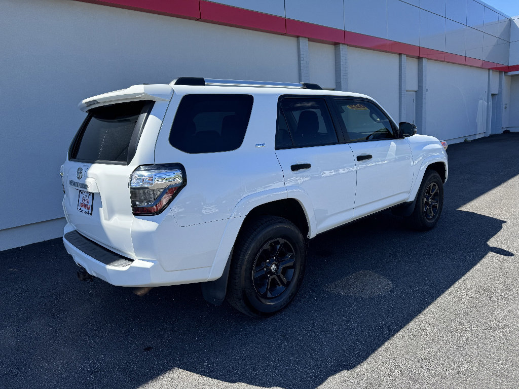 Used 2022 Toyota 4Runner SR5 Premium w/ Moonroof Package AWD/4WD image 5