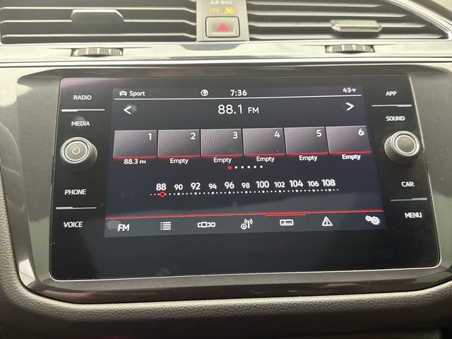 Used 2022 Volkswagen Tiguan SE R-Line image 17