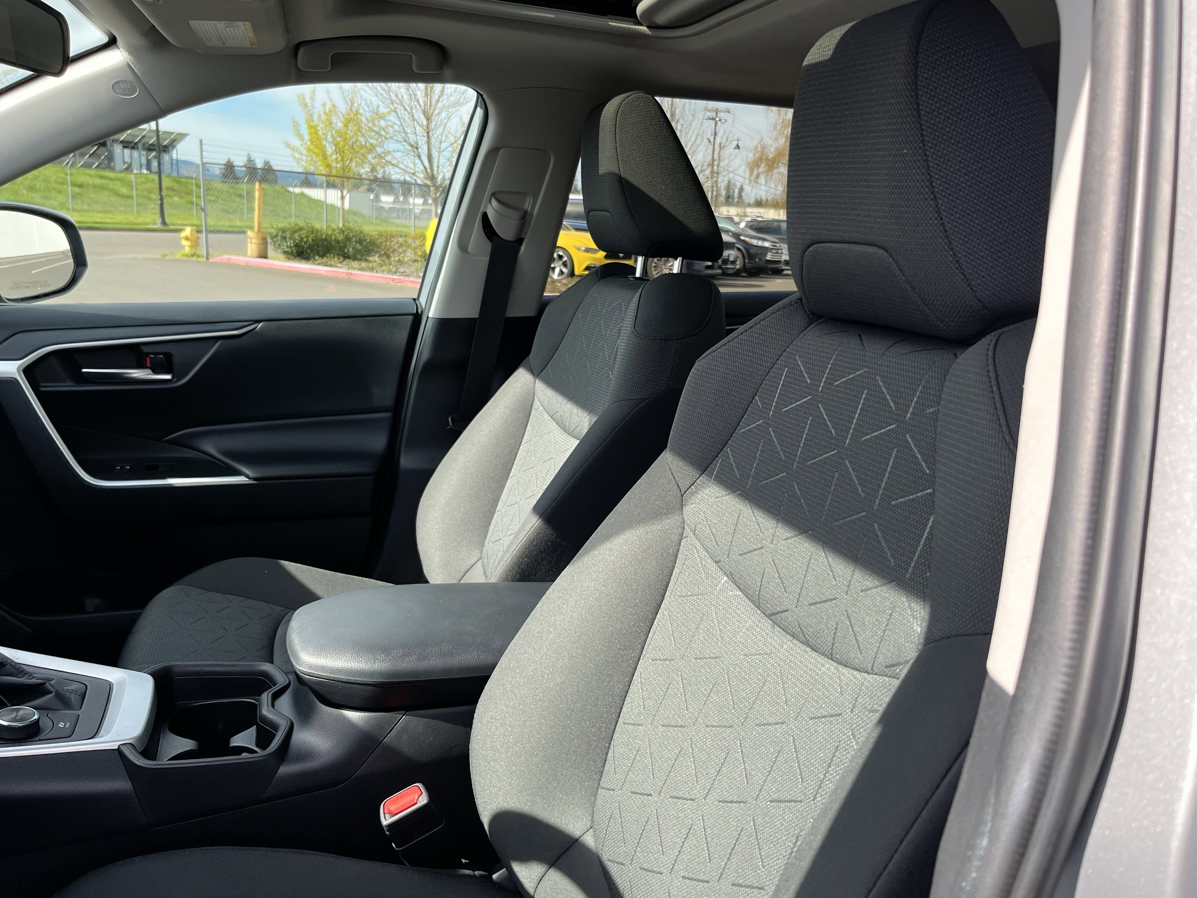 Used 2021 Toyota RAV4 XLE w/ Convenience Package image 25