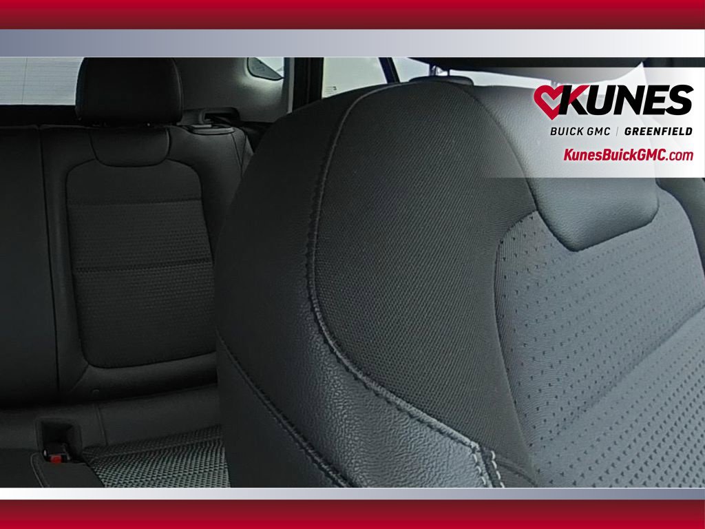 Used 2025 Chevrolet Trax LT w/ LT Convenience Package FWD image 28