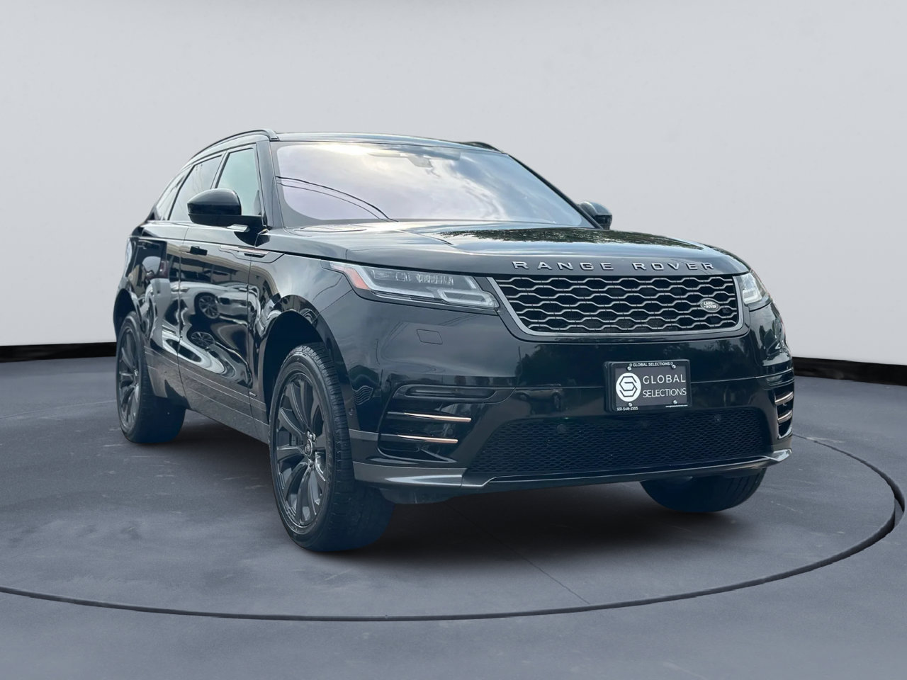 Used 2018 Land Rover Range Rover Velar R-Dynamic SE image 9