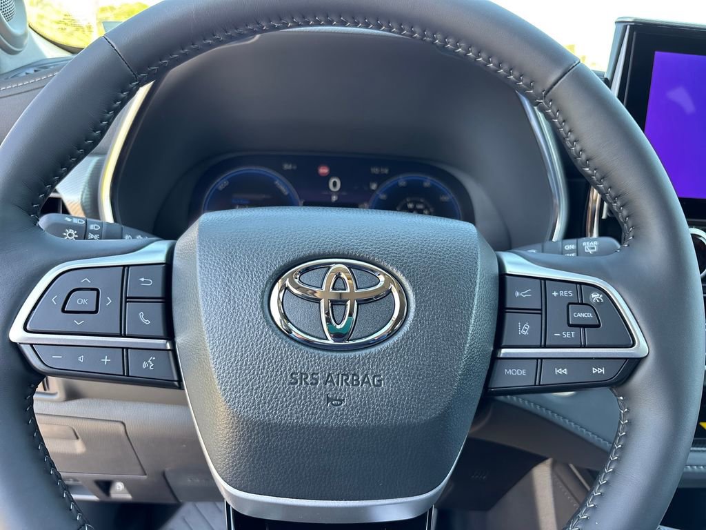 New 2026 Toyota Highlander Platinum image 13