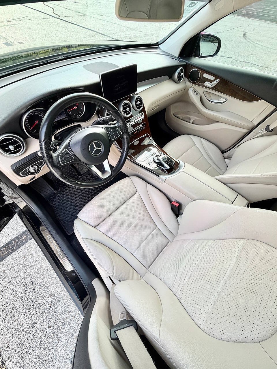 Used 2016 Mercedes-Benz GLC 300 4MATIC w/ Multimedia Package image 17
