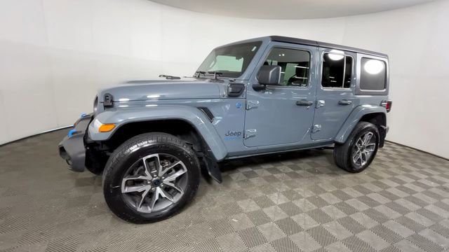 Used 2024 Jeep Wrangler Unlimited w/ Convenience Group AWD/4WD image 13