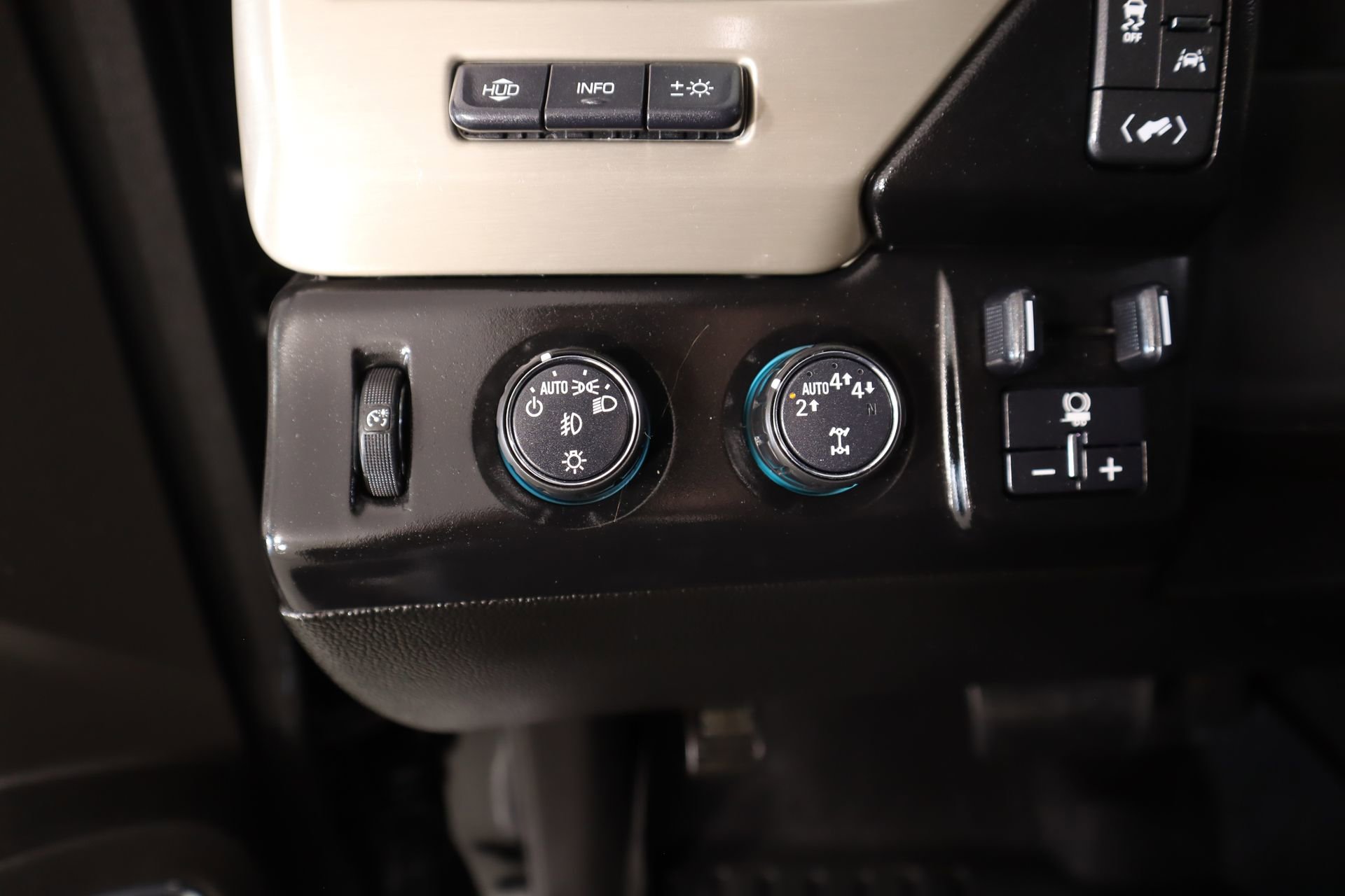 Used 2017 GMC Yukon Denali w/ Open Road Package image 9