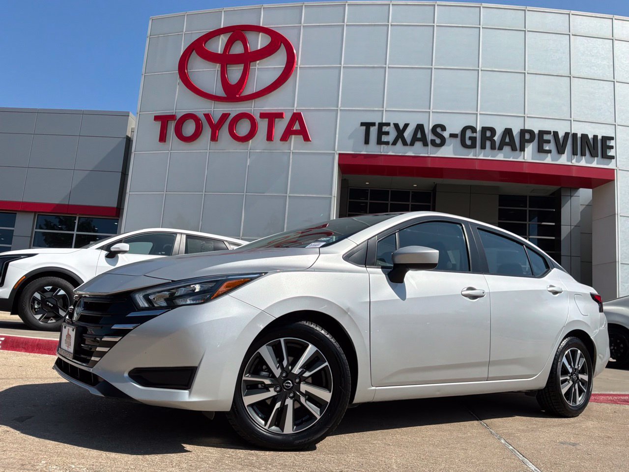 Used 2025 Nissan Versa SV FWD image 2