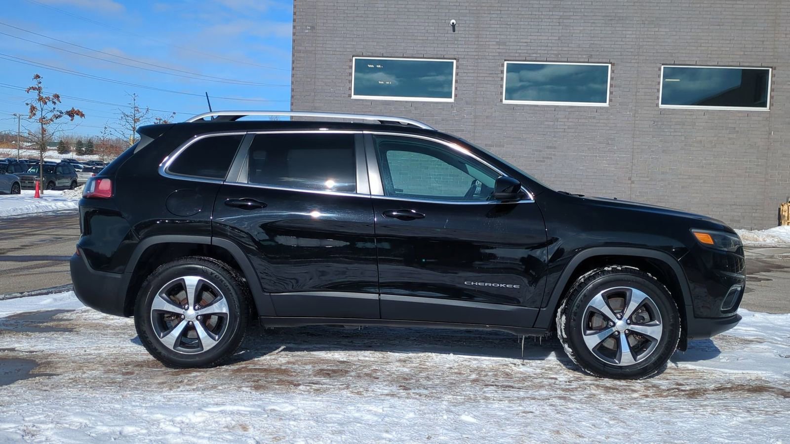 Used 2020 Jeep Cherokee Limited image 7