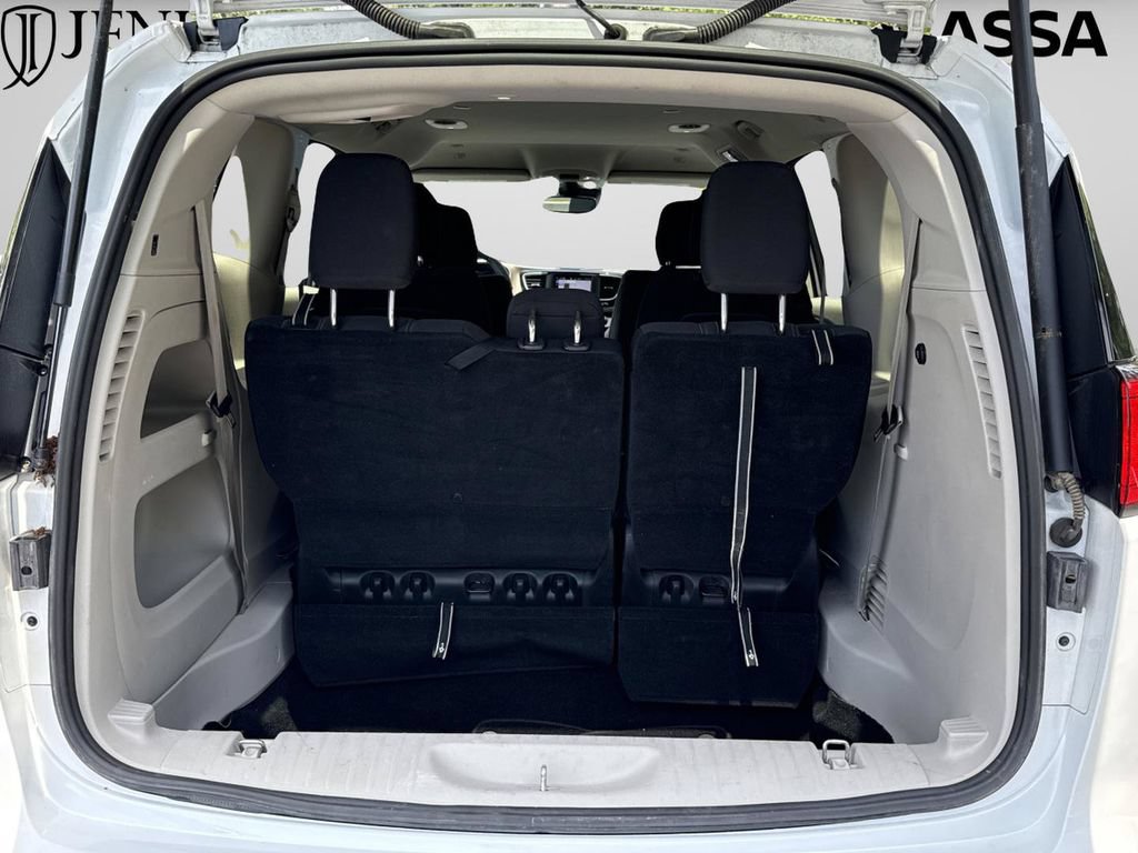 Used 2023 Chrysler Voyager LX FWD image 17