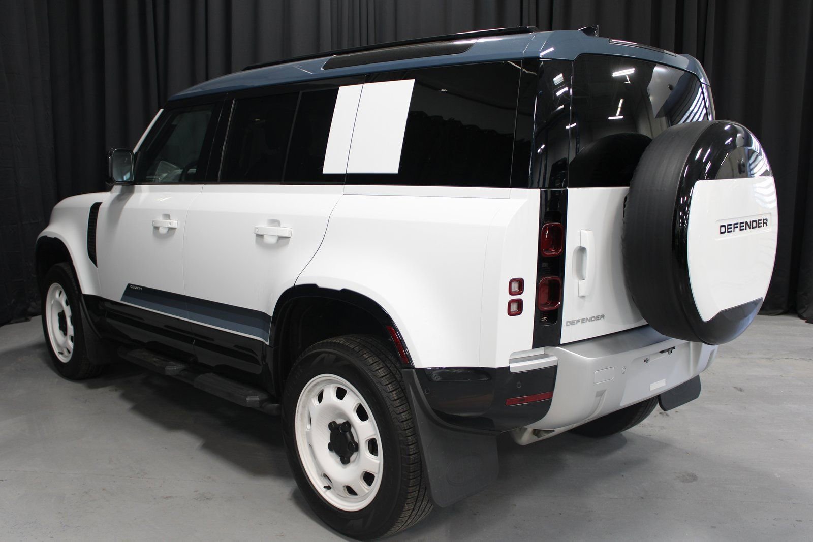 Used 2025 Land Rover Defender 110 S image 13