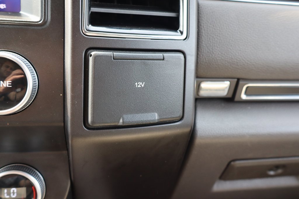 Used 2020 Ford Expedition Limited image 18