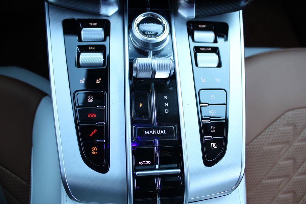 New 2026 Aston Martin Vanquish Convertible RWD image 15