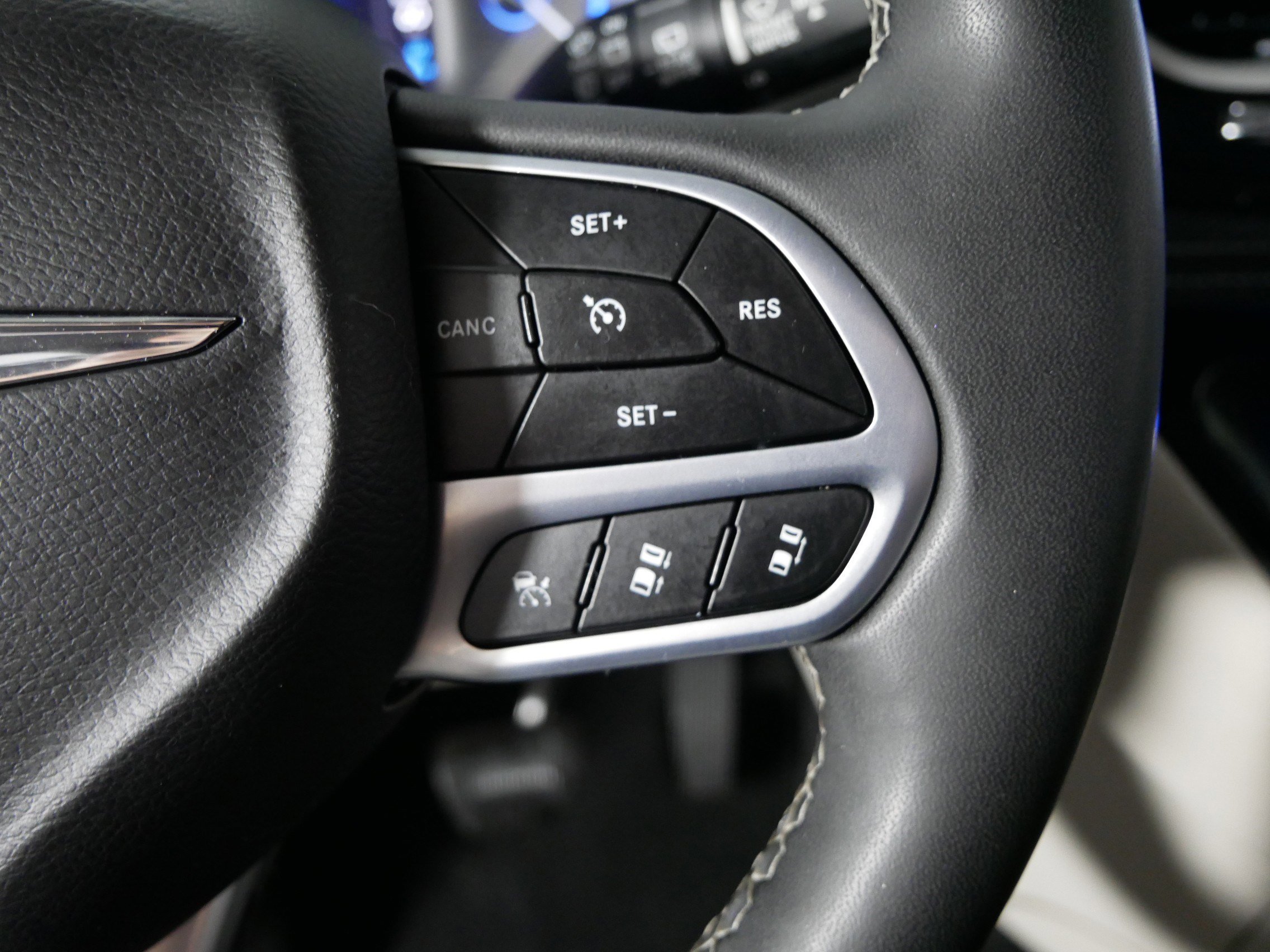 Used 2023 Chrysler Pacifica Touring-L FWD image 28