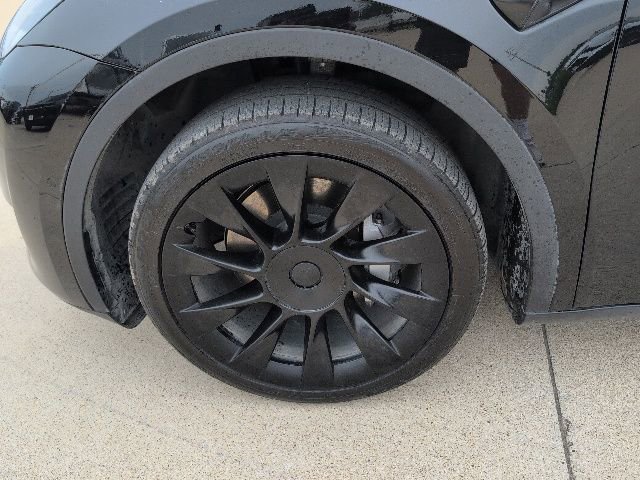 Used 2021 Tesla Model Y Long Range AWD/4WD image 3