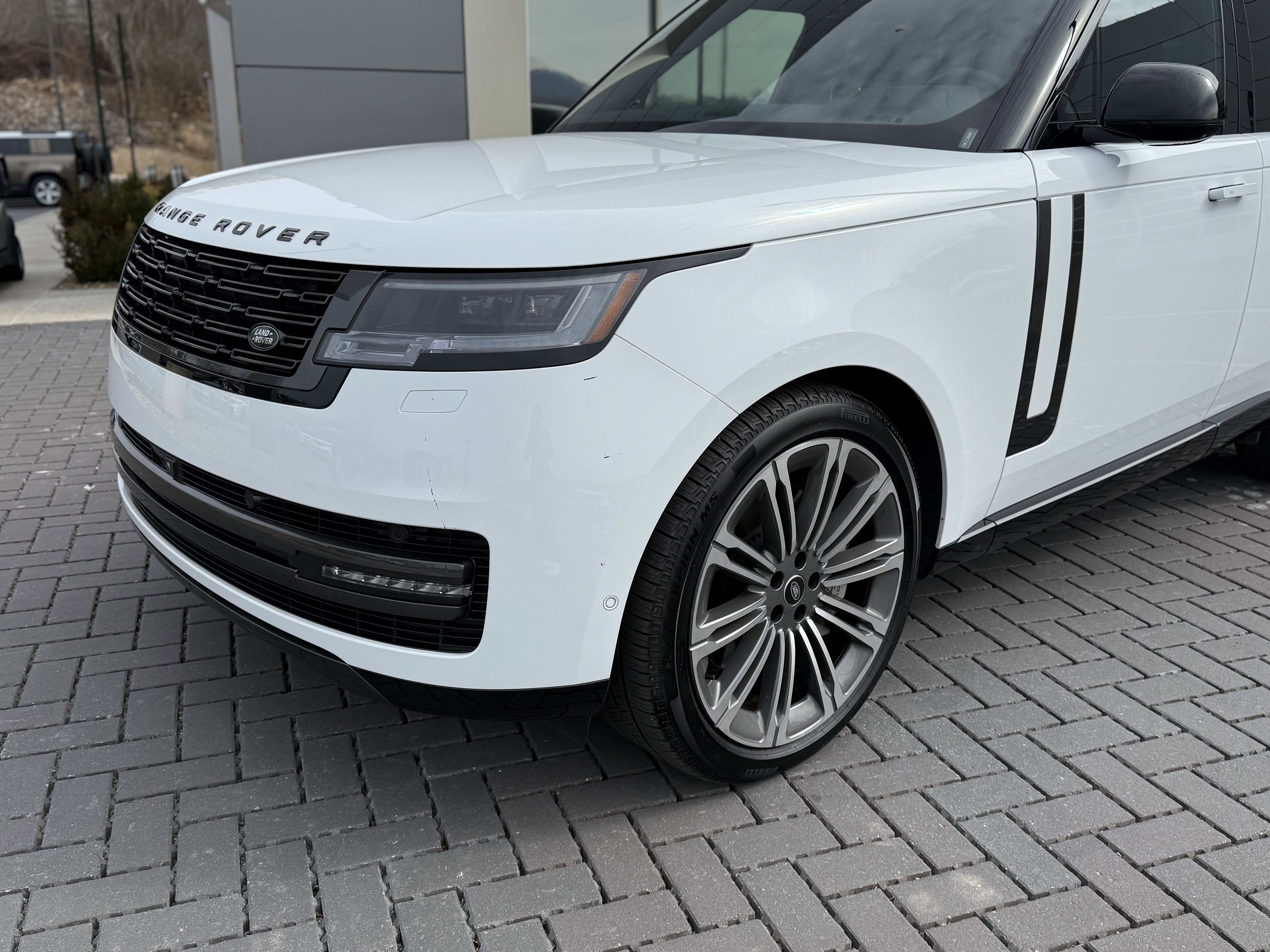 Certified 2025 Land Rover Range Rover SE image 10