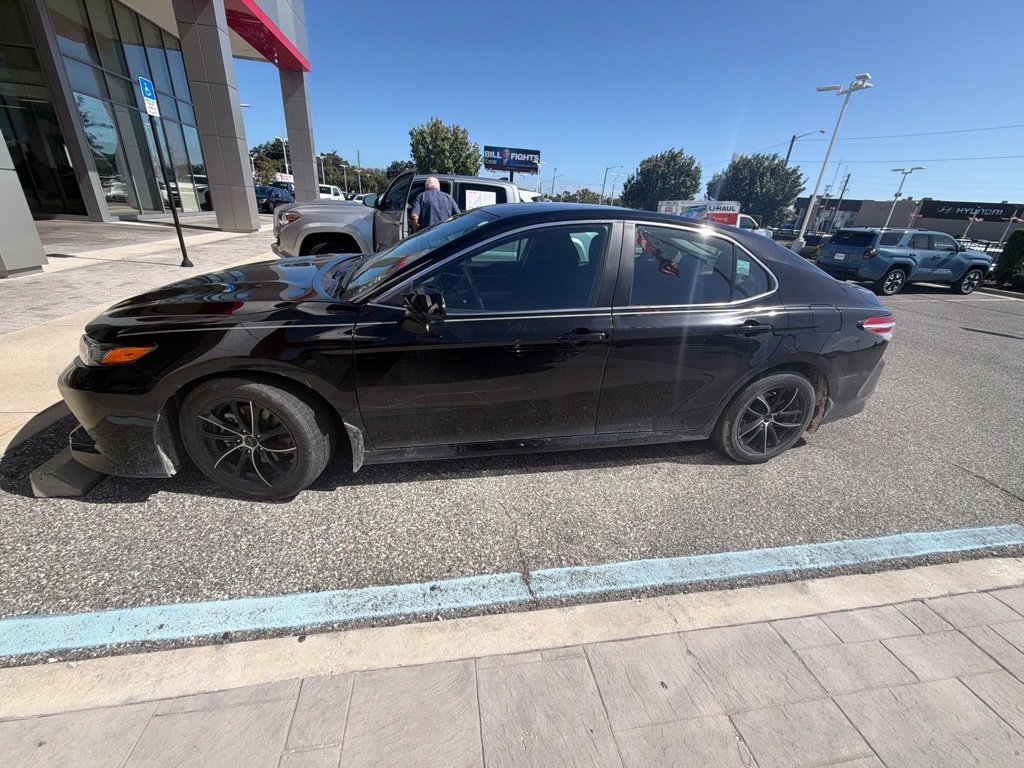 Used 2019 Toyota Camry LE FWD image 2