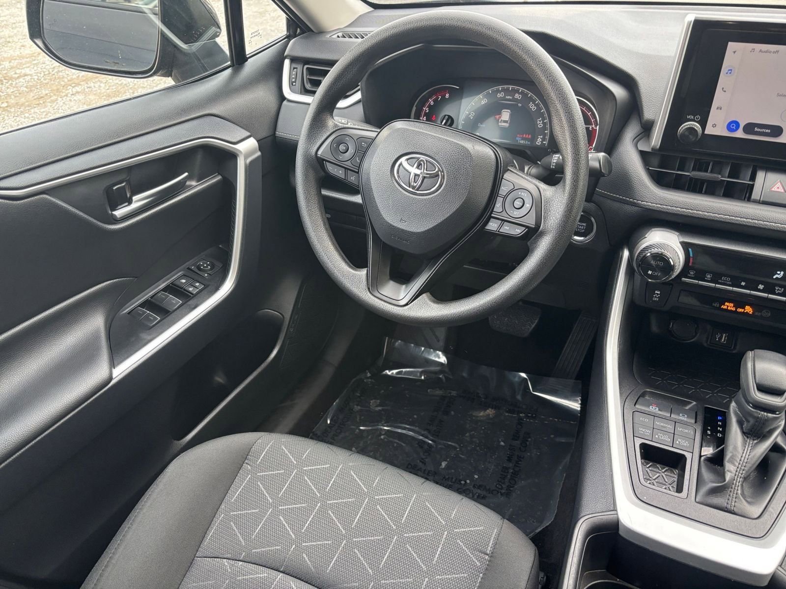 Used 2025 Toyota RAV4 XLE image 30