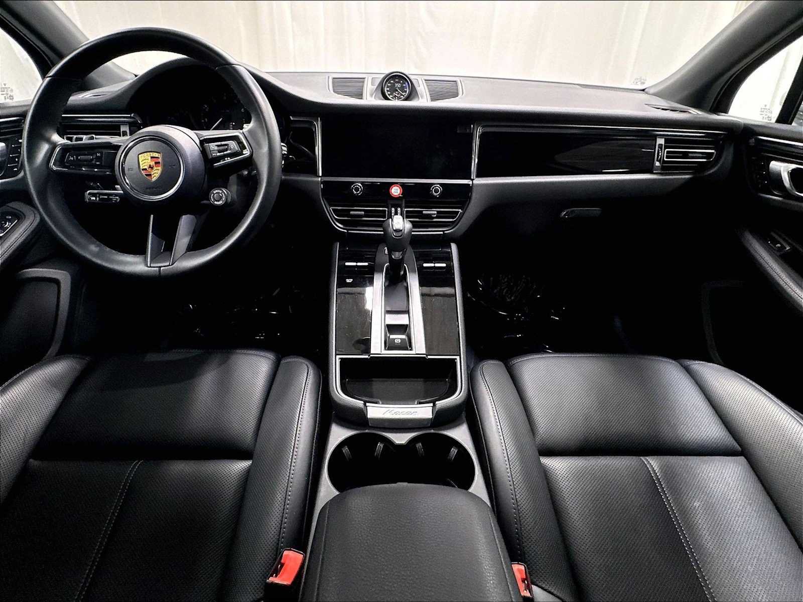 Used 2026 Porsche Macan AWD/4WD image 16