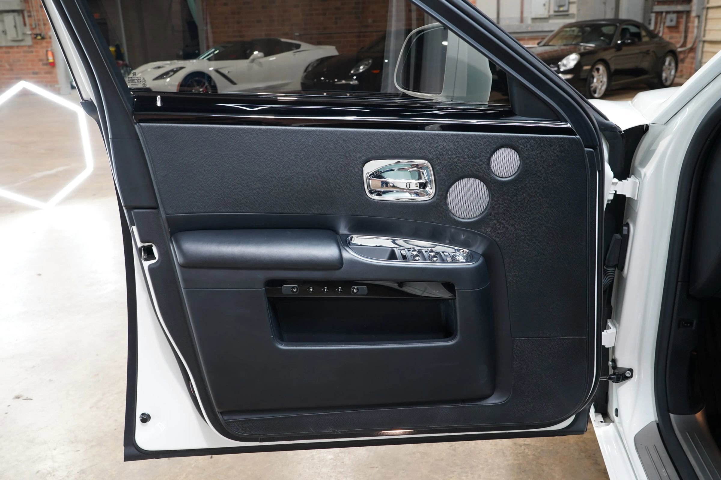 Used 2015 Rolls-Royce Ghost image 35