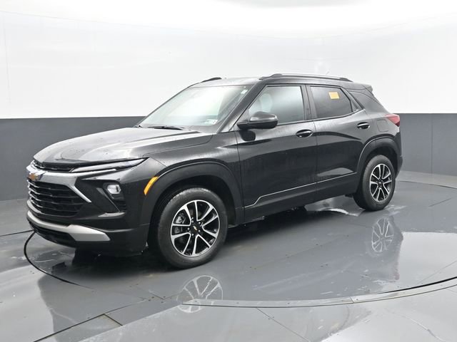 Used 2025 Chevrolet TrailBlazer LT image 2