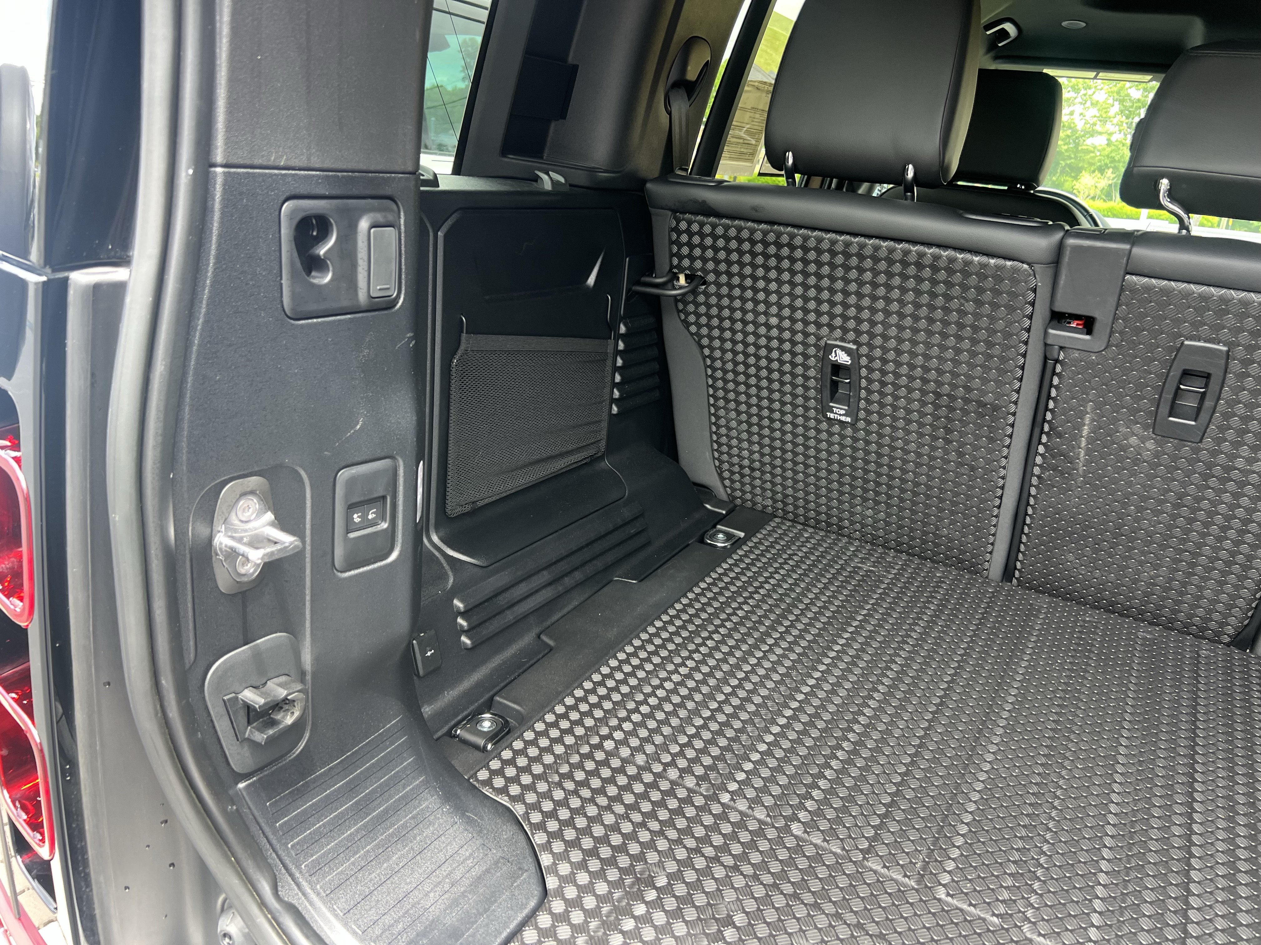 Certified 2023 Land Rover Defender 110 SE AWD/4WD image 34