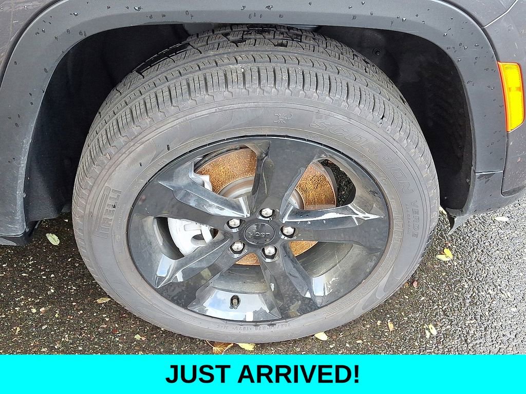 Used 2025 Jeep Grand Cherokee L Limited w/ Black Appearance Package image 4