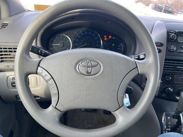 Used 2009 Toyota Sienna CE image 12