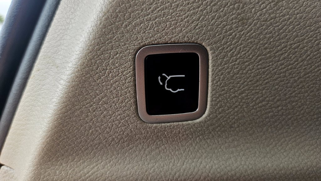 Used 2022 Chrysler Pacifica Touring-L FWD image 16