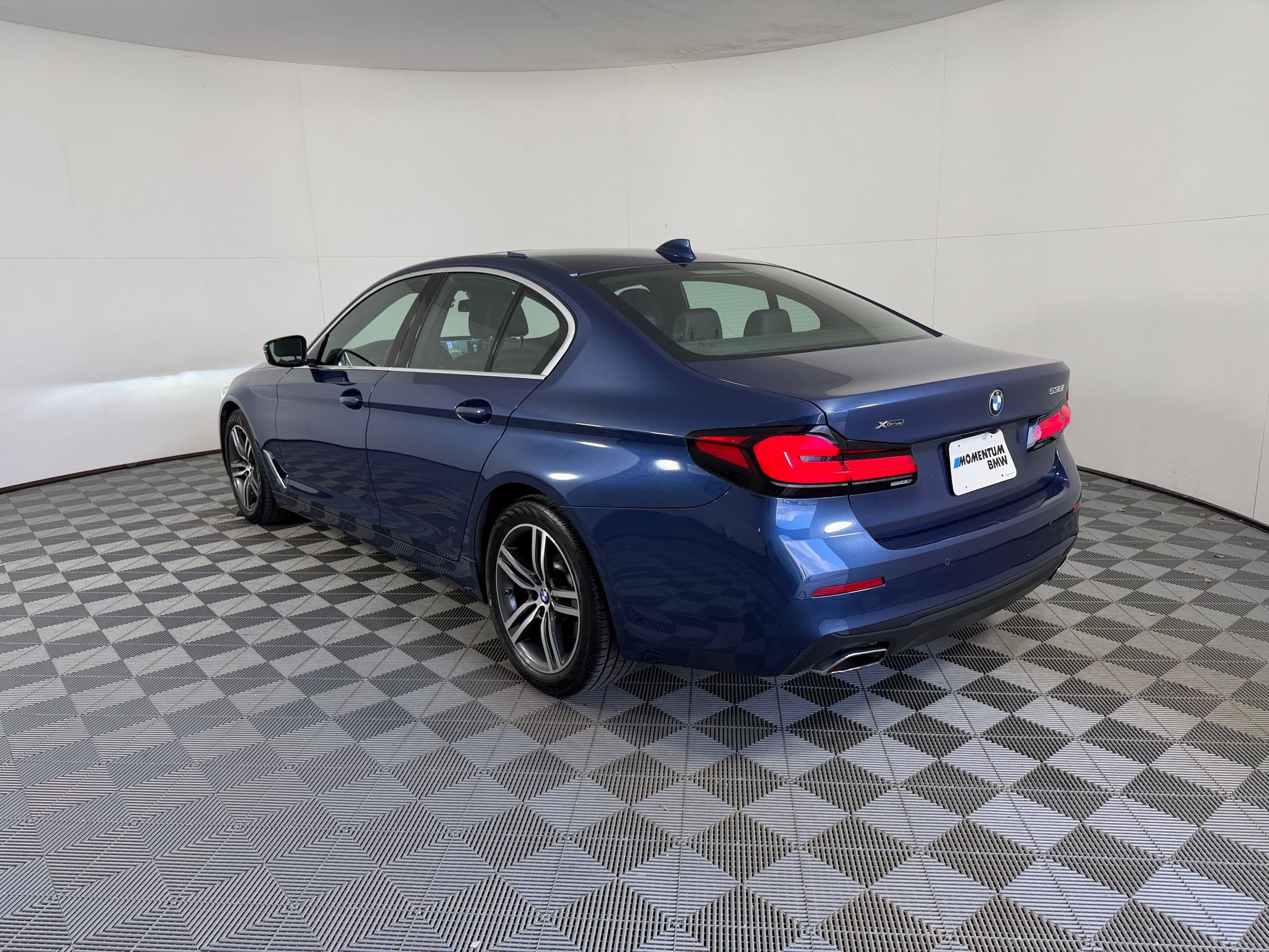 Used 2021 BMW 530i xDrive w/ Convenience Package image 3