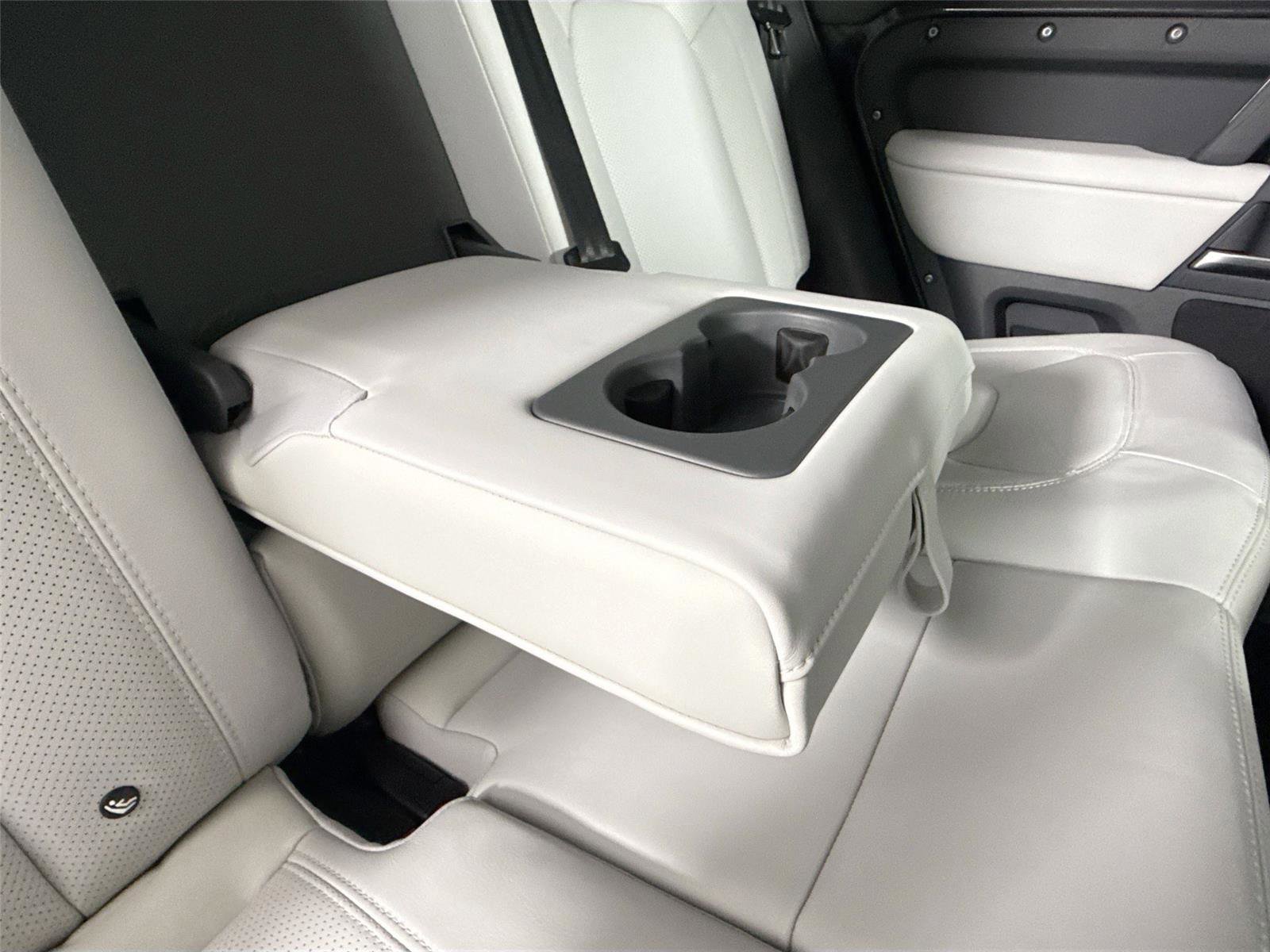 Used 2025 Land Rover Defender 110 X-Dynamic SE image 40