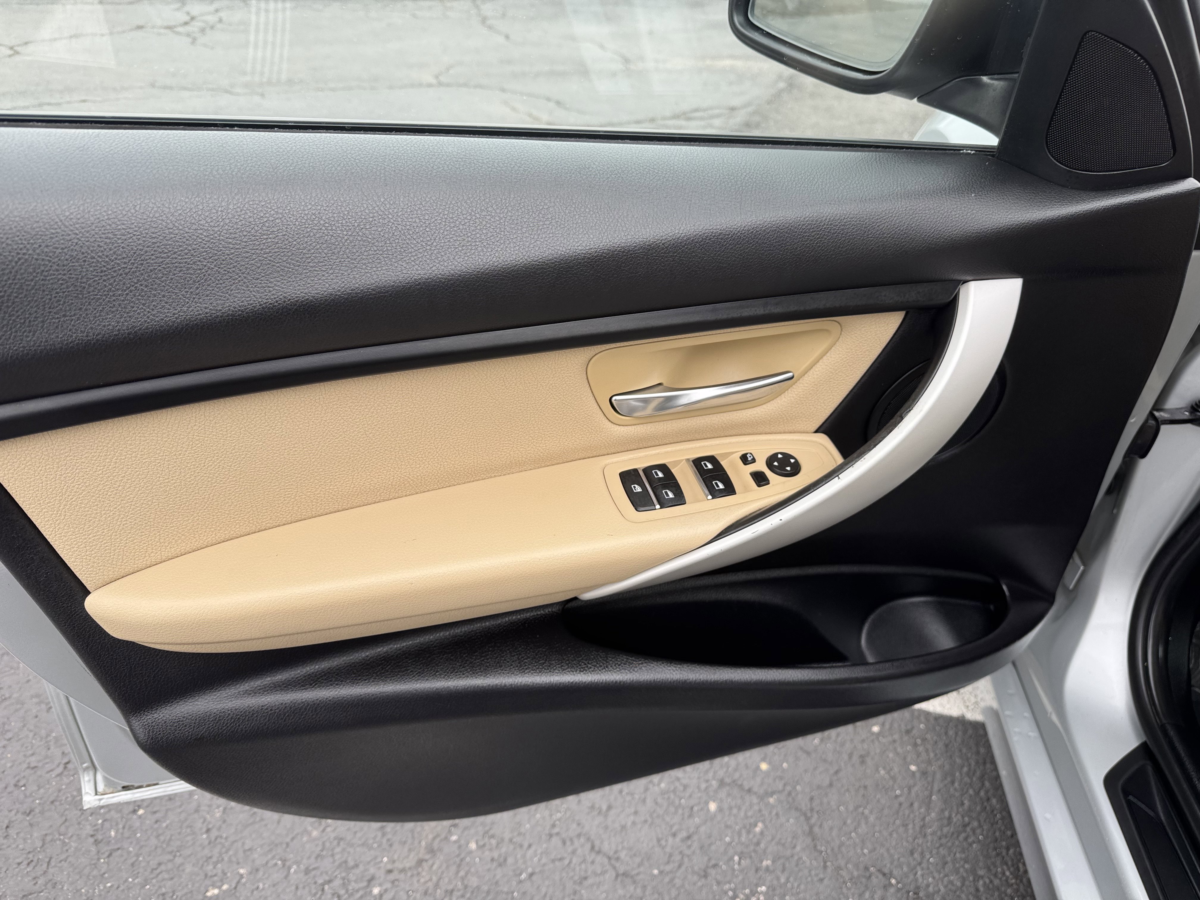 Used 2018 BMW 320i Sedan w/ Convenience Package image 27