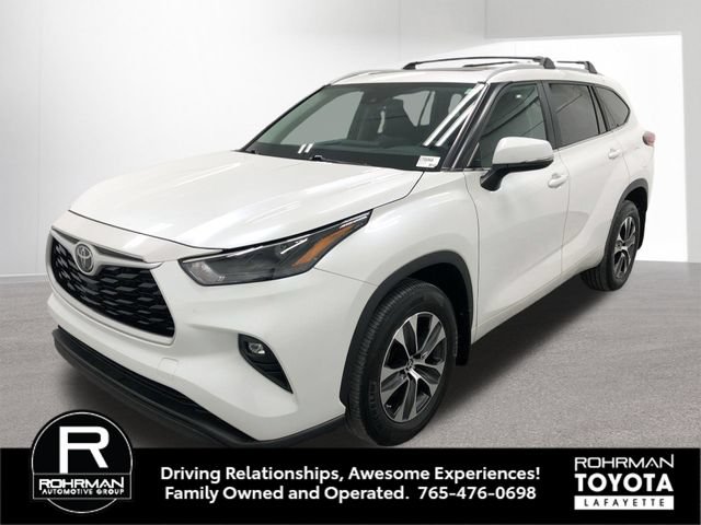 Used 2023 Toyota Highlander XLE AWD/4WD image 2