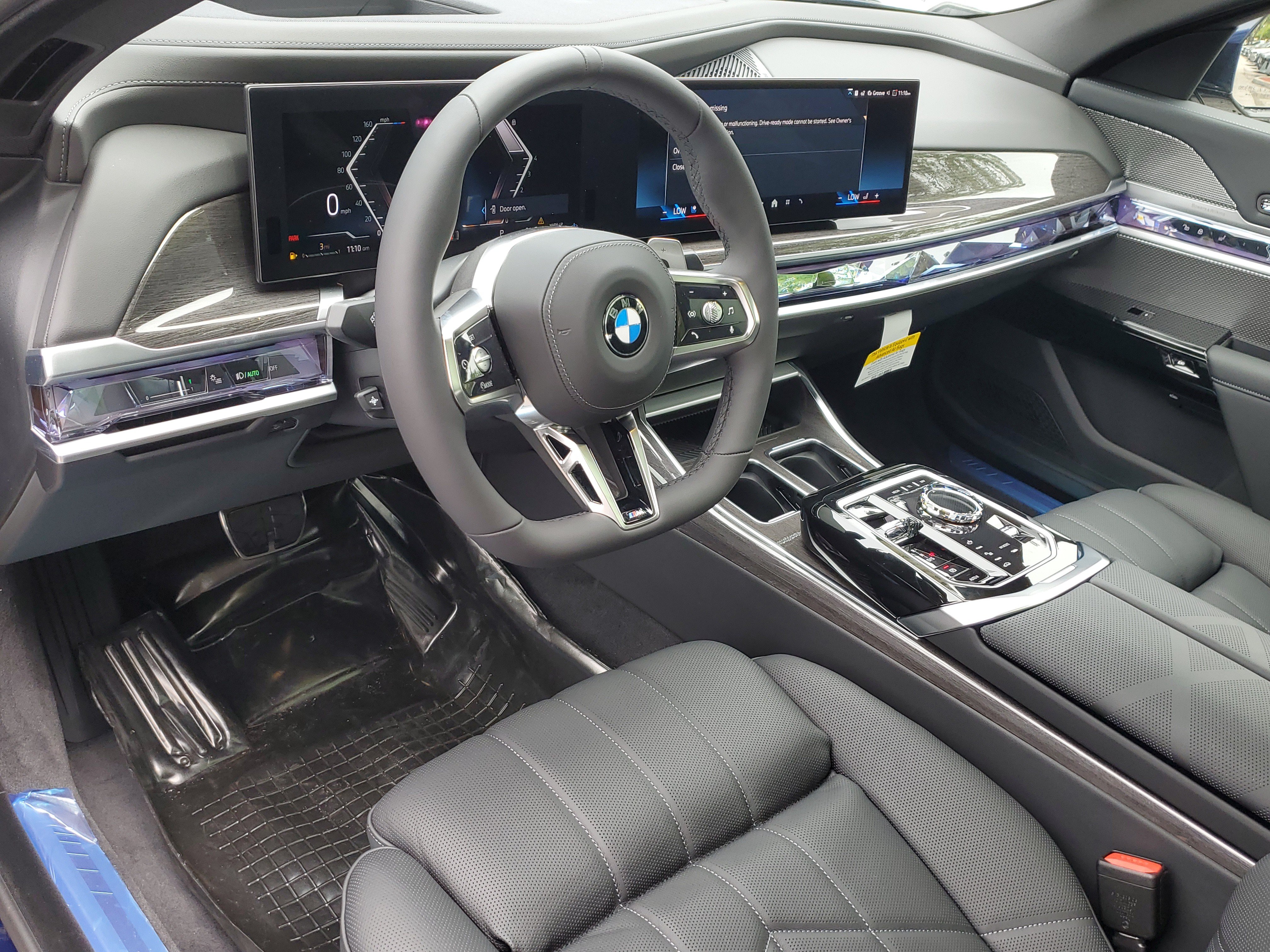 New 2026 BMW 760i xDrive w/ Luxury Rear Seating Package AWD/4WD image 17