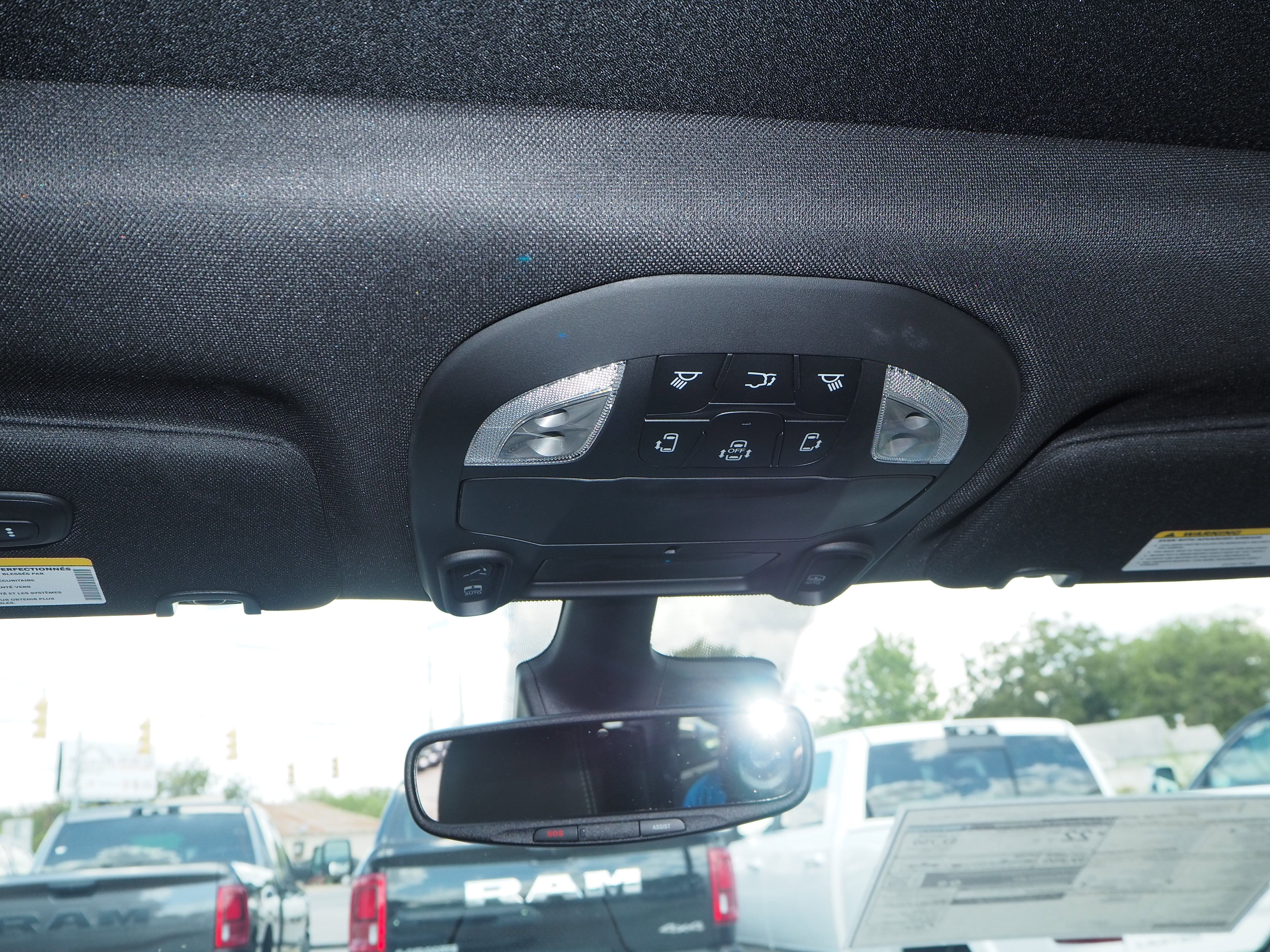 New 2026 Chrysler Pacifica Limited w/ Uconnect Theater Family Group FWD image 27