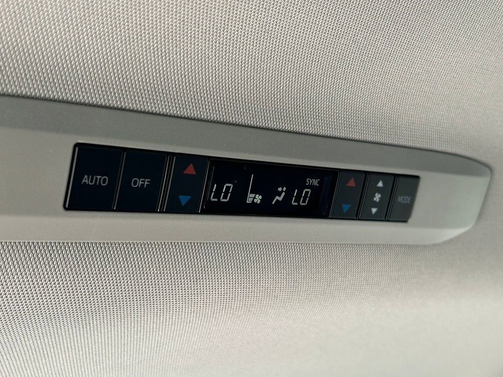 Used 2026 Toyota Sienna XLE FWD image 24