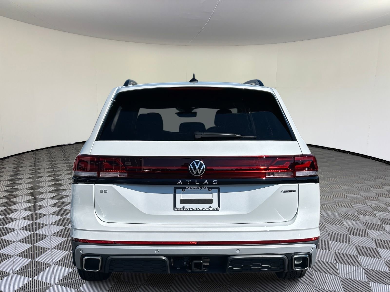 New 2026 Volkswagen Atlas Peak Edition image 3