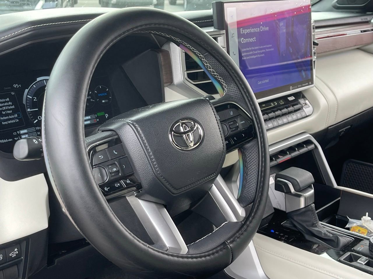 Used 2023 Toyota Sequoia Capstone AWD/4WD image 7