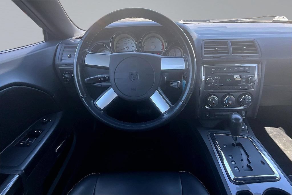 Used 2010 Dodge Challenger R/T RWD image 5