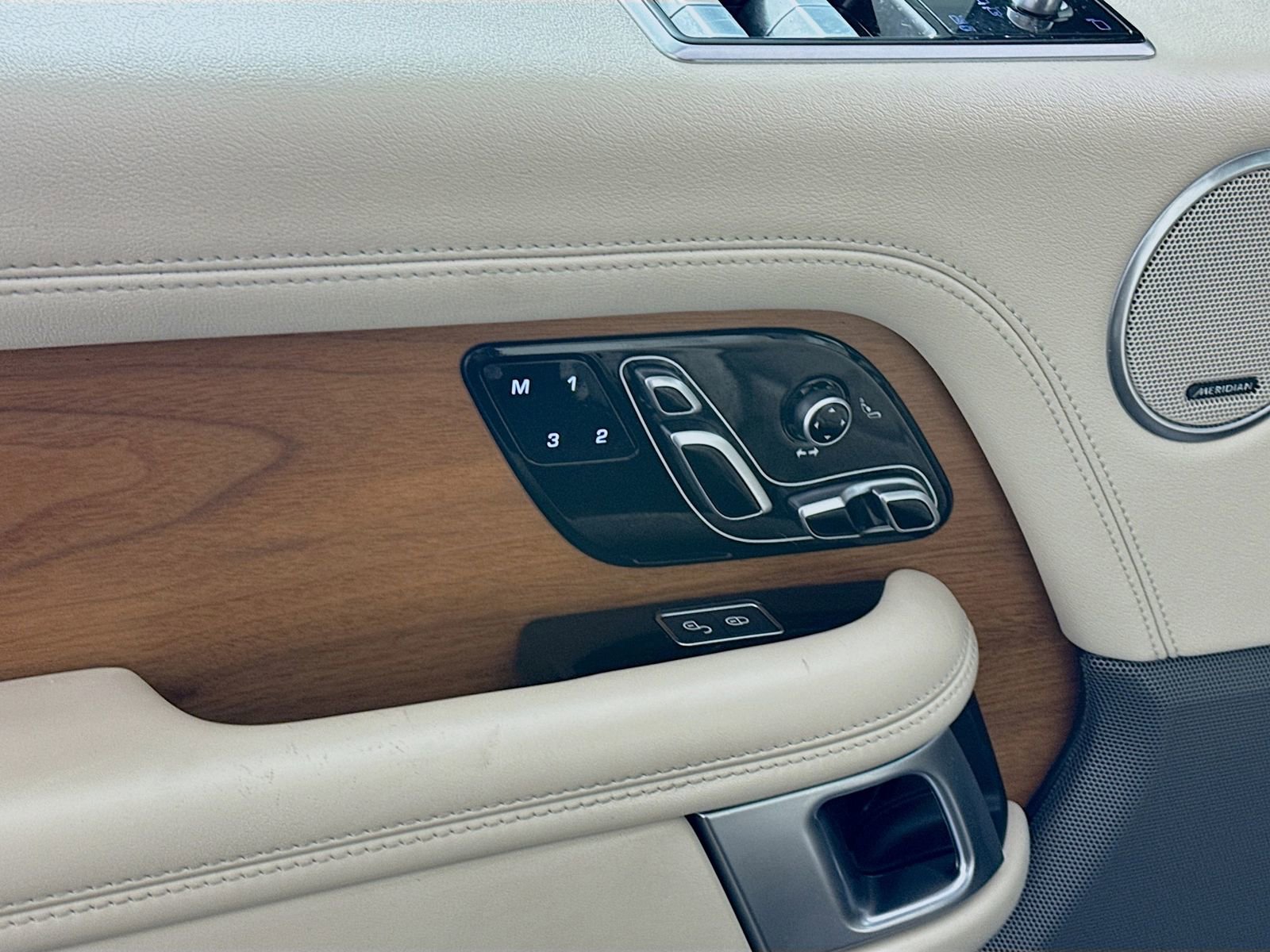 Used 2021 Land Rover Range Rover Westminster Edition image 12