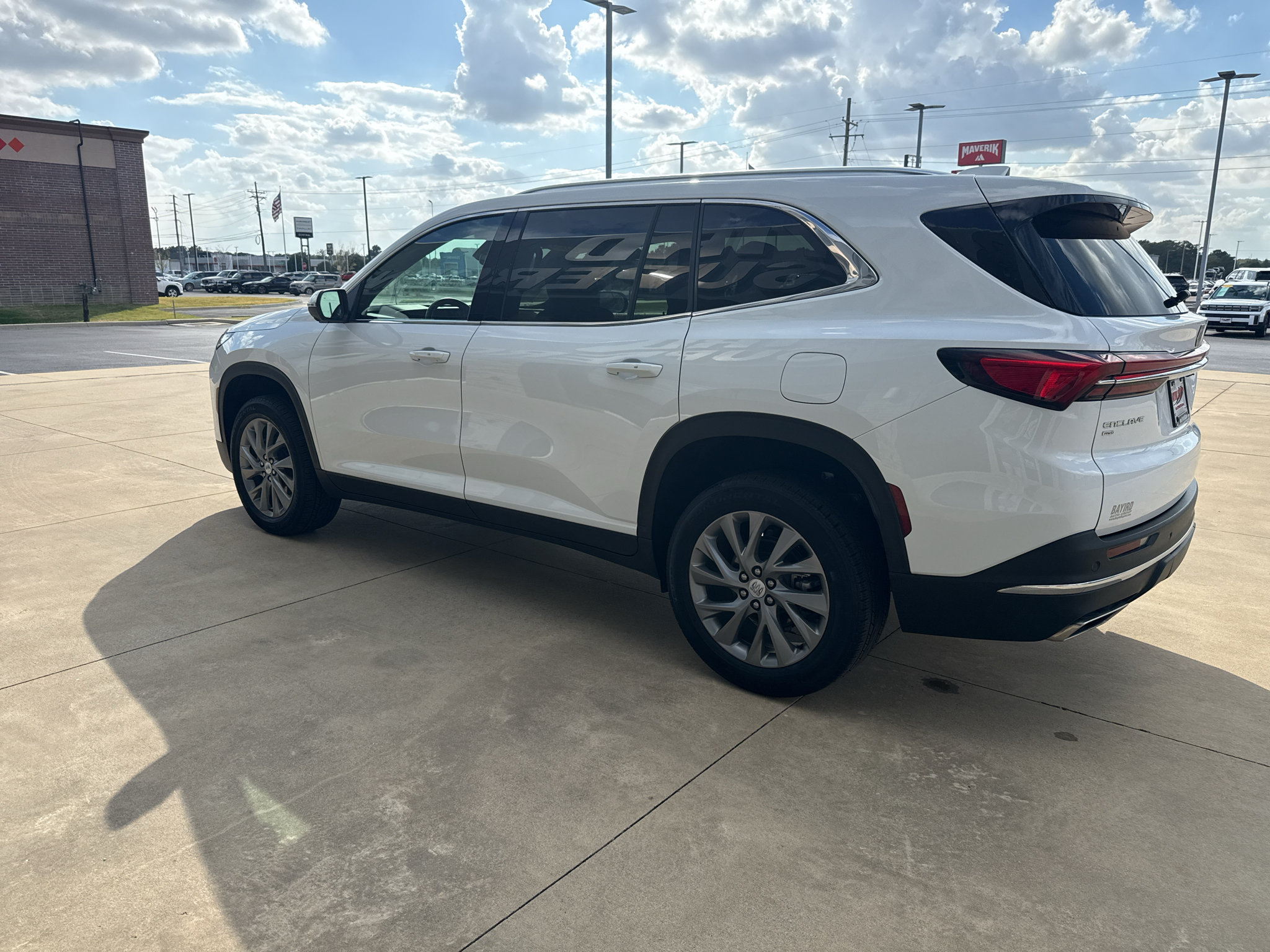 Used 2025 Buick Enclave Preferred AWD/4WD image 5
