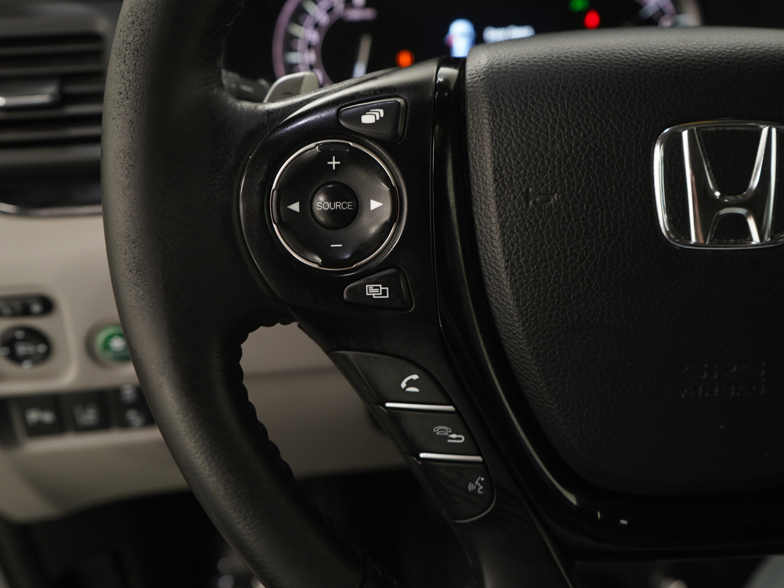 Used 2017 Honda Pilot Touring image 34