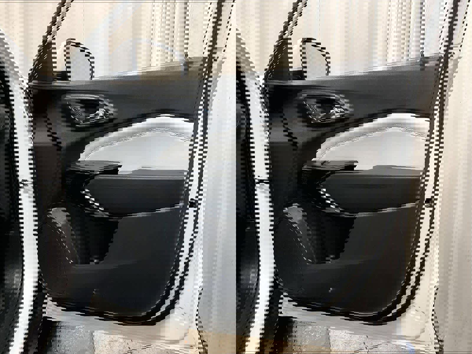 Used 2025 Chevrolet Trax LT w/ LT Convenience Package image 12